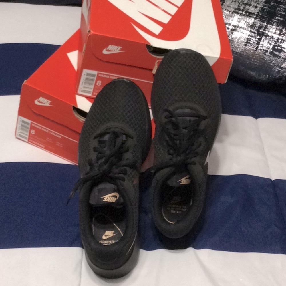 NIKE WOMEN TANJUN